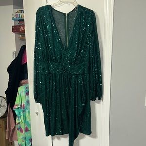 Fashion Nova 3x dark emerald green sequins dress. Zip up. Long sleeve. Low cut